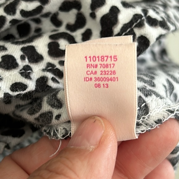 Victoria’s Secret leopard cotton button down long sleeve sleep shirt size M - Picture 11 of 11